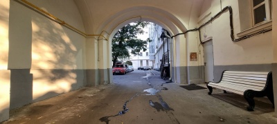 Множество разных квартир в одном дворе, офисы, чердаки, подземелье, золотой ресторан и даже коридор лубянки